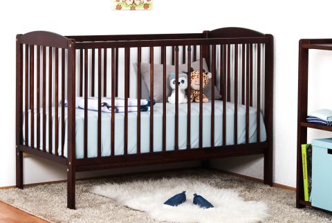 Lit à barreaux / lit d'enfant en pin massif couleur noyer 103, sommier à lattes inclus - 60 x 120 cm (L x l) 