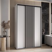Armoire à portes coulissantes blanche Tharo | Poignée en métal noir | Grand espace de rangement | 235,2 x 150 x 45 cm | Gain de place
