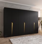 Armoire à portes battantes / Couleur : Noir / Bords ABS / 3 mètres de large / 3 tringles à vêtements / Fonction Soft-Close / Poignées : Or / 3 compartiments / Dimensions : 300 x 52 x 202 cm