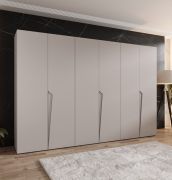 Armoire à portes battantes / Couleur : Cachemire / Bords ABS / 3 mètres de large / 3 tringles à vêtements / Fonction Soft-Close / Poignées : Cachemire / 3 compartiments / Dimensions : 300 x 52 x 202 cm
