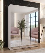 Armoire / Couleur : Blanc / 3 portes miroir / 2 compartiments / 2 tringles à vêtements / Dimensions : 150 x 52 x 202 cm / Poignées : Noir / Fonction Soft-Close / Protection des bords ABS