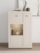 Vitrine / Couleur : Cachemire / Petite / 1 porte vitrée / Dimensions : 83,5 x 35 x 130 cm / 1 porte pivotante / 3 compartiments / Verre teinté / Poignées métalliques / Design sobre