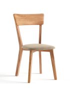 Chaise en bois avec assise beige Mineure 02, en chêne massif, assise rembourrée, dimensions : 85,5 x 46,5 x 50 cm, finition huilée, élégante