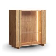 Vitrine / Couleur : chêne naturel / Bois massif / Chêne huilé / Pierre de travertin / 100 x 46 x 106 cm / 2 portes vitrées / 3 compartiments / Éclairage LED inclus