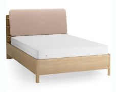 Lit double / Couleur : Chêne / Écru / 140 x 200 cm / Appuie-tête rembourré / Sommier à lattes Lift up inclus / Quatre étagères ouvertes / Bac derrière le dossier