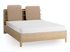 Lit double / 160 x 200 cm / Couleur : Chêne / Taupe / Appuie-tête rembourré / Quatre étagères ouvertes / Bac derrière le dossier / Sommier à lattes inclus