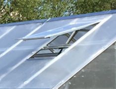 Fenêtre de toit avec ouverture automatique pour les serres 28 et 29