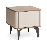 Table de nuit | noyer/cachemire | 48 x 40 x 47 cm | Chevet | Porte avec système push-to-open | Pieds en métal | Chants ABS | 1 compartiment | Belladere 10