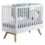 Lit bébé à barreaux Naema 01 | Blanc et chêne | Couchage 60 x 120 cm | Design moderne