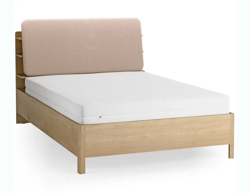 Lit double / Couleur : Chêne / Écru / 140 x 200 cm / Appuie-tête rembourré / Sommier à lattes inclus / Quatre étagères ouvertes / Bac derrière le dossier
