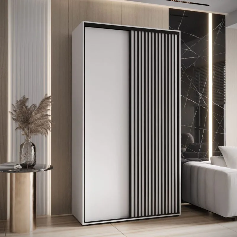 Armoire à portes coulissantes Mina blanche | 235,2 x 140 x 60 cm | Lames décor noir | Poignée acier noir | Grand espace