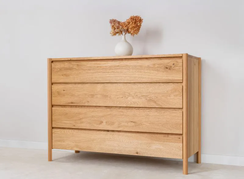 Commode / Chêne huilé / Bois massif / Système Soft Close / 4 tiroirs / Couleur : Chêne / 123 x 48 x 90 cm / Seille 01 / Poignées fraisées