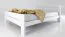 Lit double avec sommier à lattes Lingaula 02, Design classique, Couleur : Blanc, Surface de couchage : 180 x 200 cm, Bois de hêtre massif, Longue durée de vie