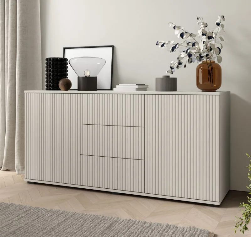 Commode / 2 portes battantes / Fonction push-to-open / Cachemire / 3 tiroirs / 4 compartiments / Dimensions : 150 x 40 x 72 cm / Face à lamelles / Finition de haute qualité