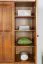 Armoire | 3 portes battantes | 4 tiroirs | 4 casiers | avec tringle à vêtements | 154 cm de large | Bois massif | Couleur: Chêne Rustique Abbildung