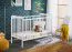 Lit bébé à barreaux Avaldsnes 05 en pin véritable | Blanc mat | 93 x 124 x 65 cm | Design classique