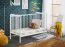 Lit bébé à barreaux Avaldsnes 06 | Pin massif blanc | 93 x 124 x 65 cm | Matelas en mousse inclus