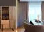Vitrine Slatina 06 | Chêne/Noir | 146 x 91 x 45 cm | Massif partiel | Design moderne