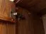 Commode Sienne 06 | 2 portes basculantes | Push-to-open | Chêne sauvage massif | Finition Tabacco huilée | Éclairage LED | 6 compartiments